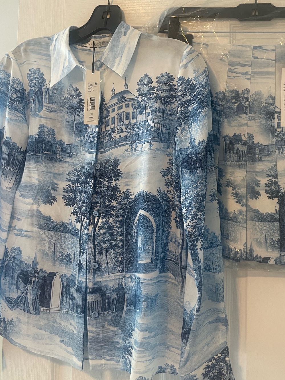 Alice + Olivia Blue and White Scenic Print Button-Up Shirt Only - Picture 2 of 3